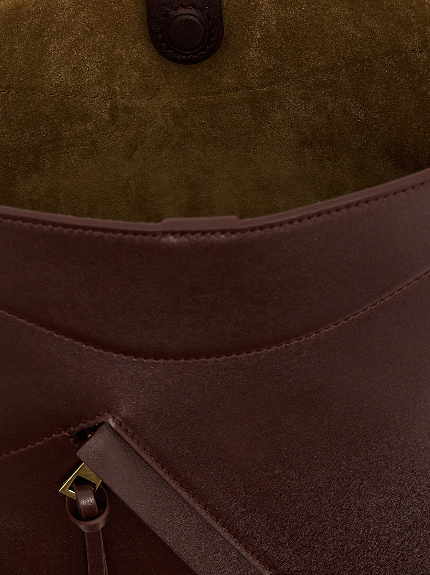 Crossbody Handbag by Loewe for women in calfskin leather bordeaux features a transformative sophistication silhouette, showcasing a secure zipper & magnetic, ample , and versatile crossbody-strap, shoulder-strap & adjustable-strap for a transformative sophistication look.