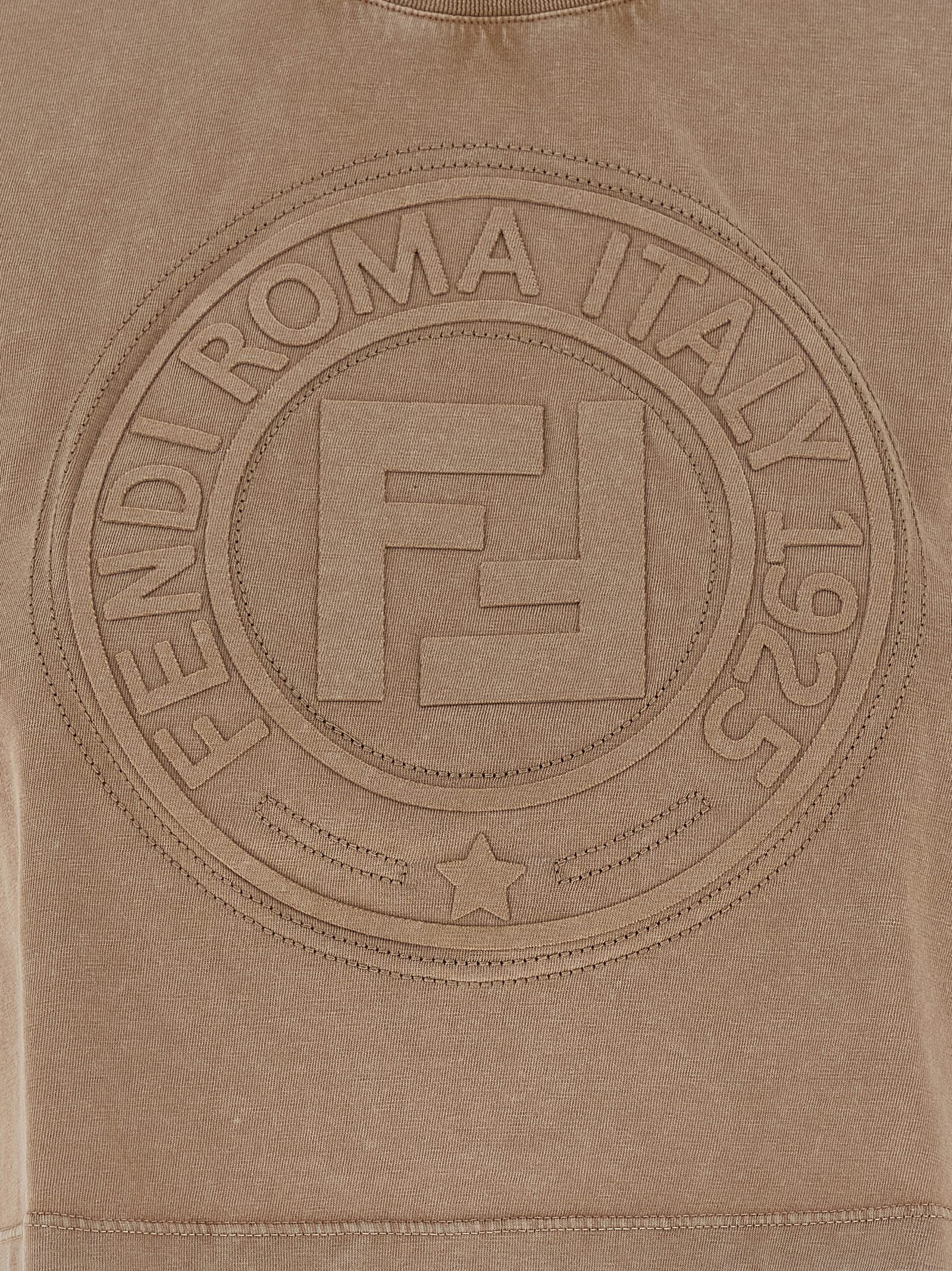 T-Shirt by Fendi for women in cotton brown showcases a unassuming silhouette, artfully detailed with a refined and unassuming for a sophisticated, contemporary look.