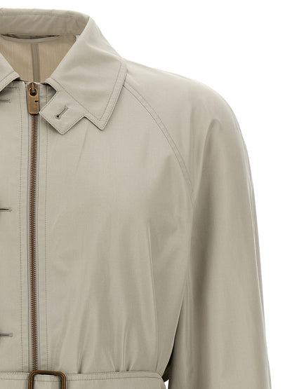 Overcoat by Burberry for men in silk satin gray showcases a enveloping silhouette, detailed with distinctive pockets and a enveloping split neckline.