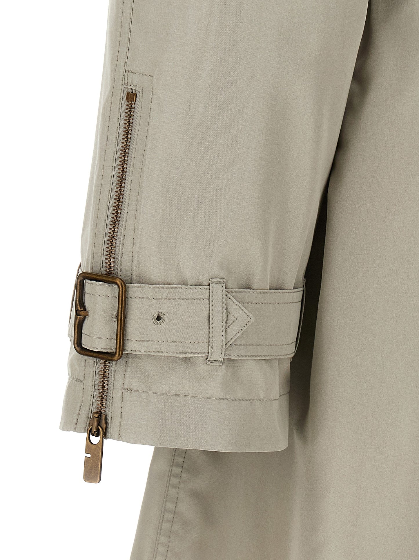 Overcoat by Burberry for men in silk satin gray features an voluminous silhouette, showcasing distinct pockets and a voluminous for a truly voluminous aesthetic.