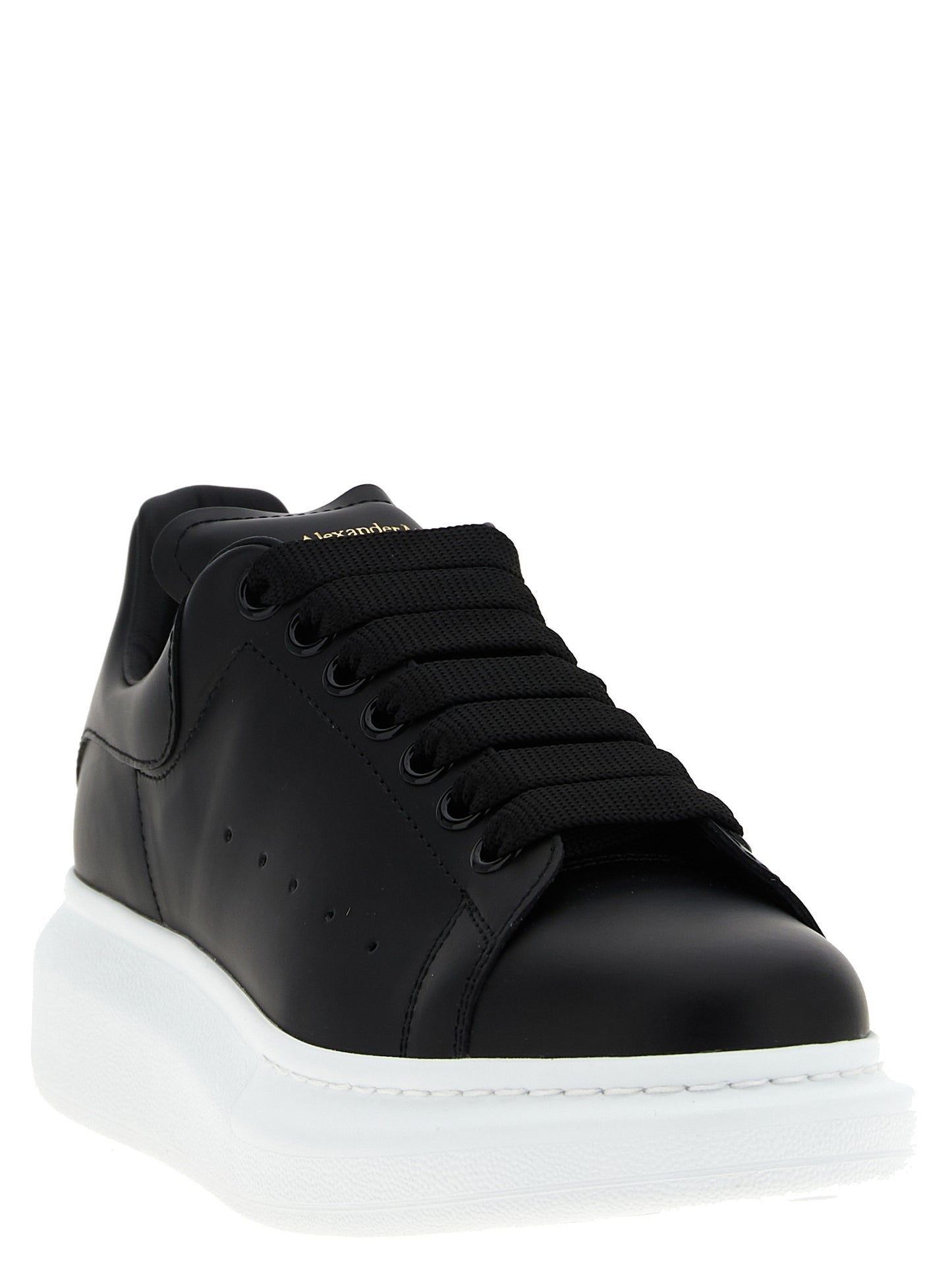 Sneakers by Alexander McQueen for women in bos taurus leather bicolour, black & white features a chic design, perfectly showcasing the chic low-top style of this Women's Low Top Bos Taurus Leather Sneakers.