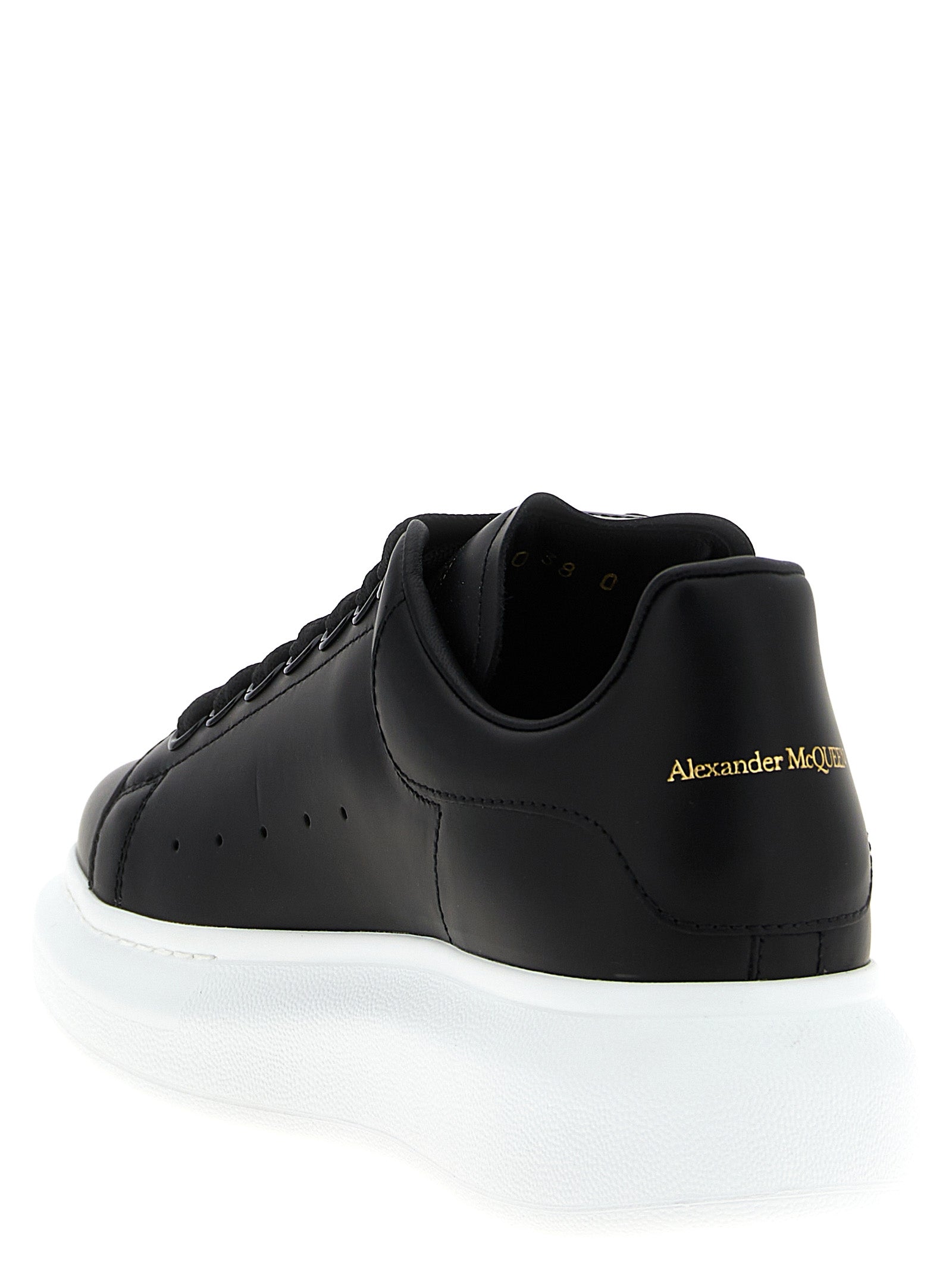 Sneakers by Alexander McQueen for women in bos taurus leather bicolour, black & white features an timeless silhouette from the Women's Low Top Bos Taurus Leather Sneakers collection, showcasing a signature low-top style with an timeless finish.