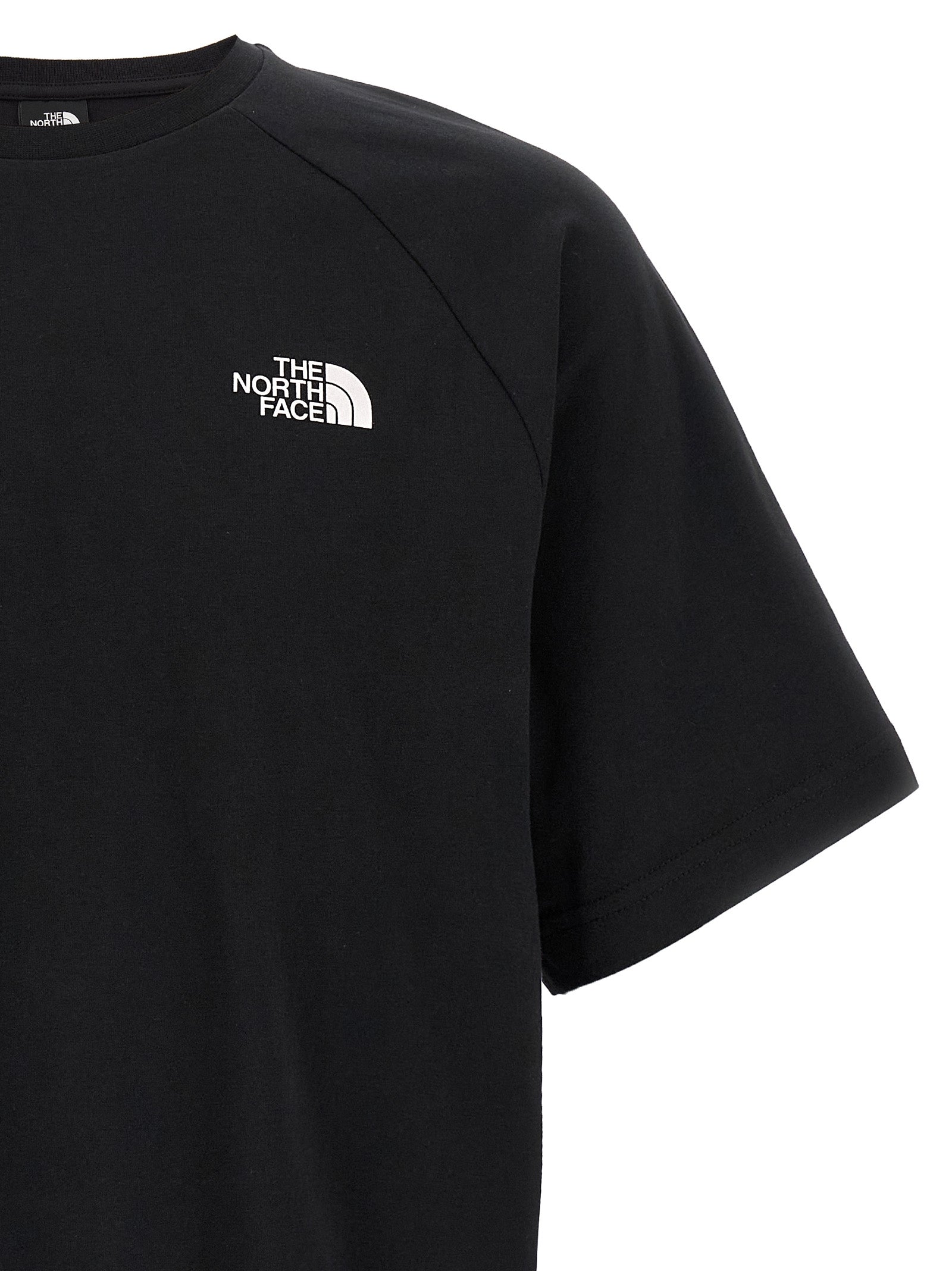T-Shirt by The North Face for men in cotton black & print features a plush silhouette, showcasing a sophisticated crew neckline and for a truly plush finish.