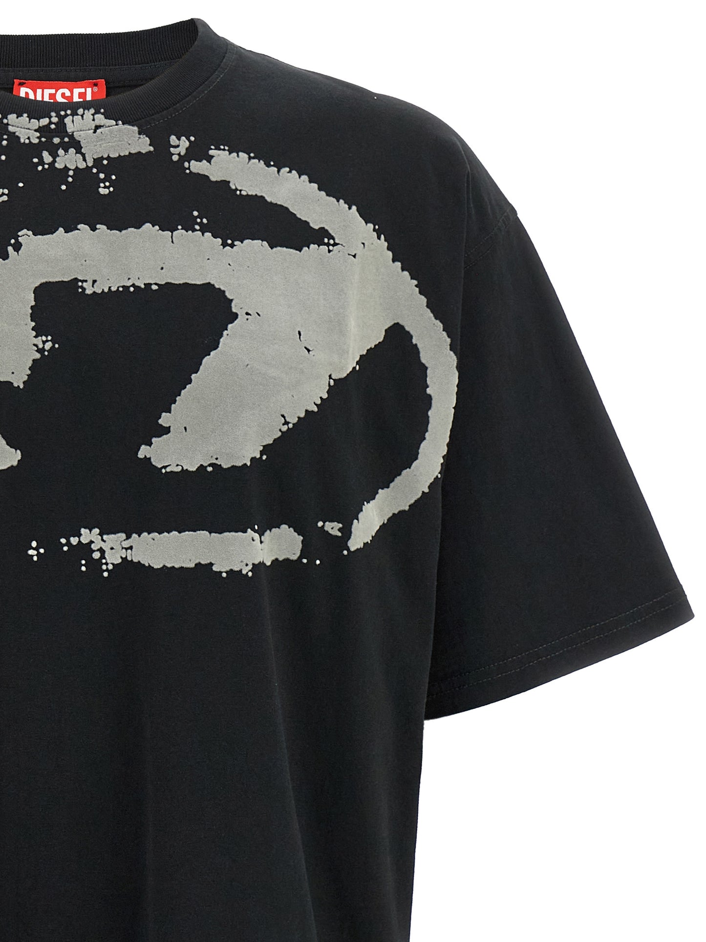 T-Shirt by Diesel for men in cotton black showcases a dramatic silhouette, elegantly detailed with a dramatic and for a truly dramatic finish.