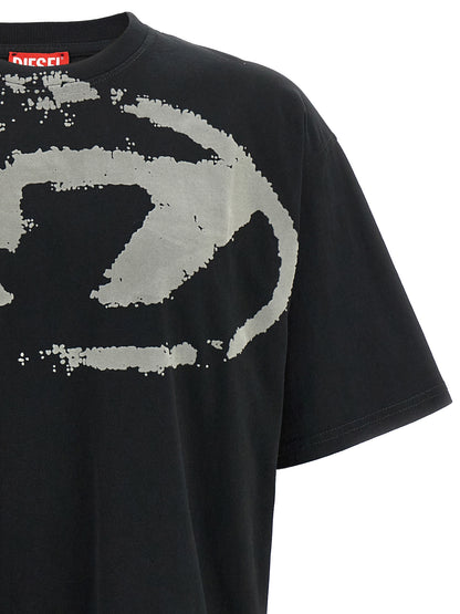 T-Shirt by Diesel for men in cotton black showcases a dramatic silhouette, elegantly detailed with a dramatic and for a truly dramatic finish.
