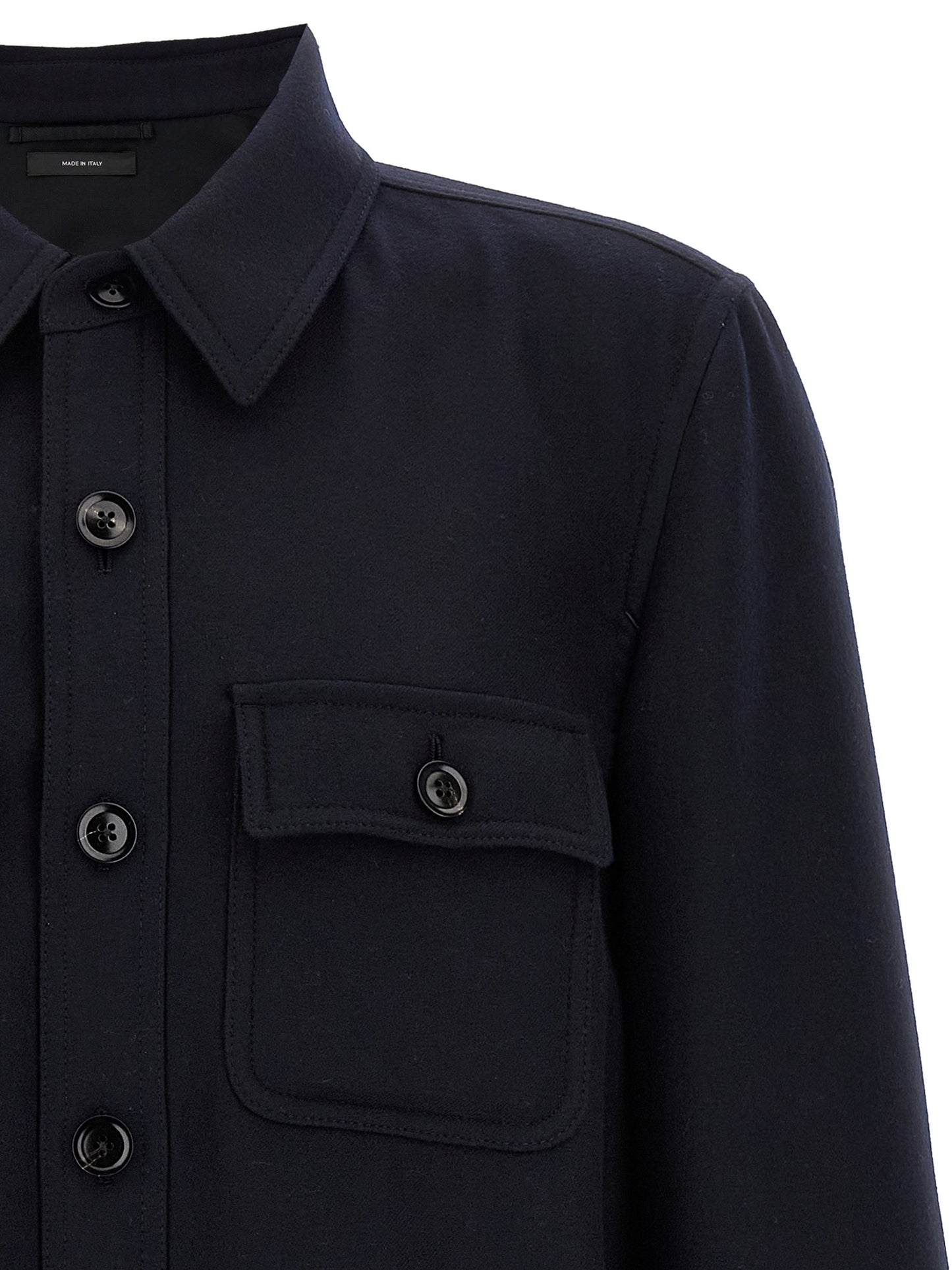 Overshirt by Tom Ford for men in wool & silk blue presents a discerning silhouette, showcasing a sophisticated and for a truly discerning finish.