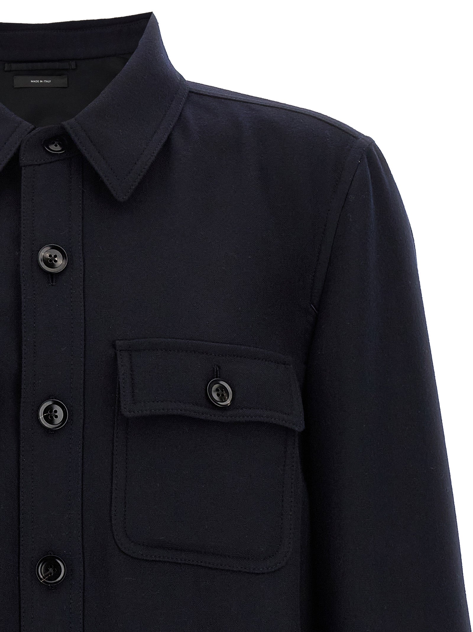 Overshirt by Tom Ford for men in wool & silk blue presents a discerning silhouette, showcasing a sophisticated and for a truly discerning finish.