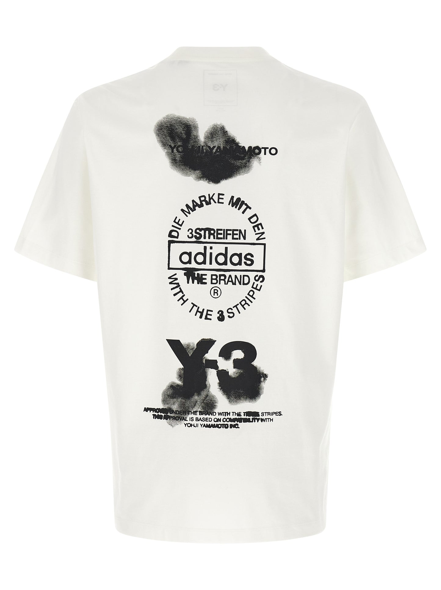 T-Shirt by Y-3 for men in cotton bicolour, black, white & print features an edgy silhouette, meticulously detailed with a sophisticated and crew neckline for a truly edgy finish.