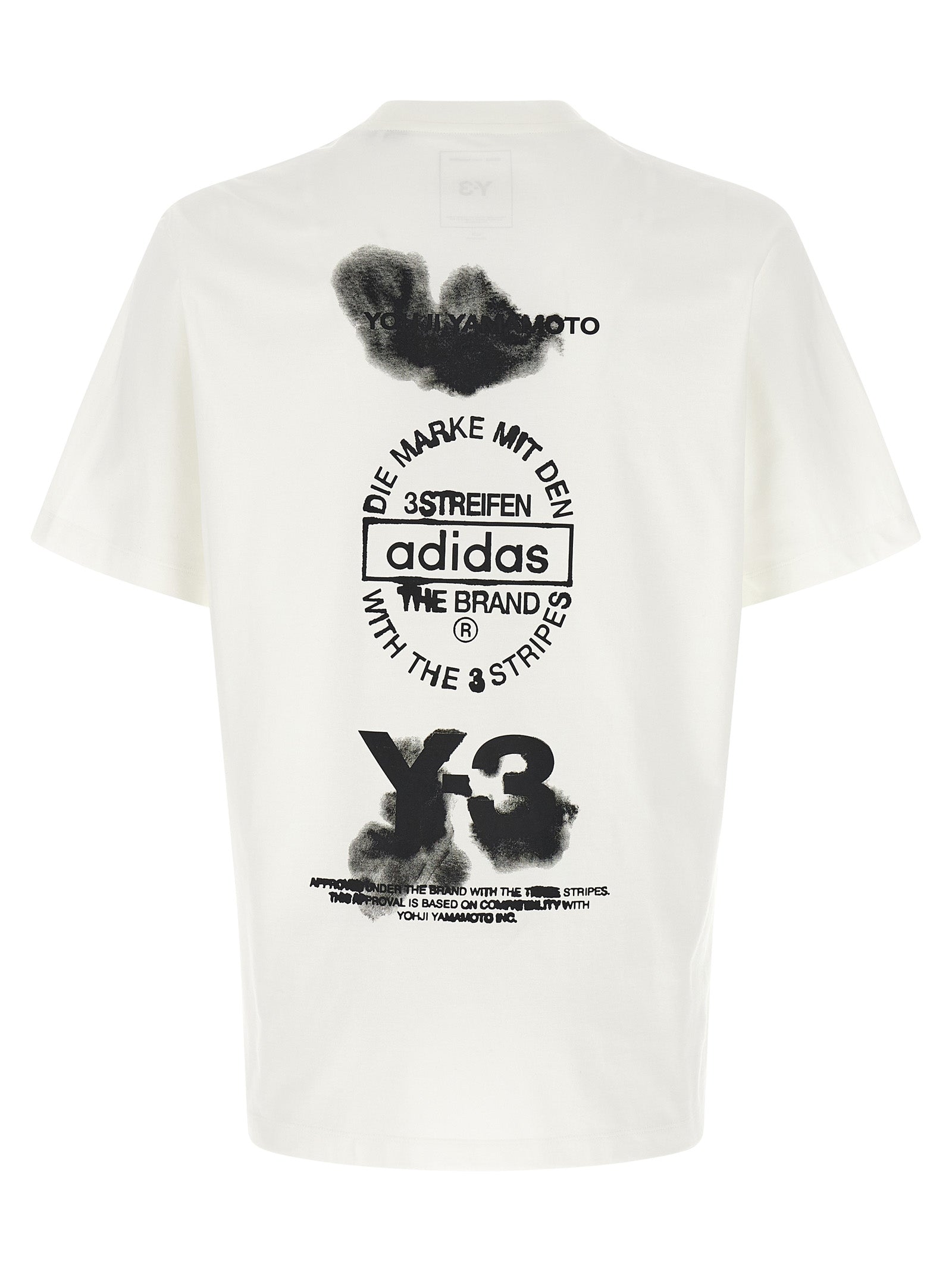 T-Shirt by Y-3 for men in cotton bicolour, black, white & print features an edgy silhouette, meticulously detailed with a sophisticated and crew neckline for a truly edgy finish.