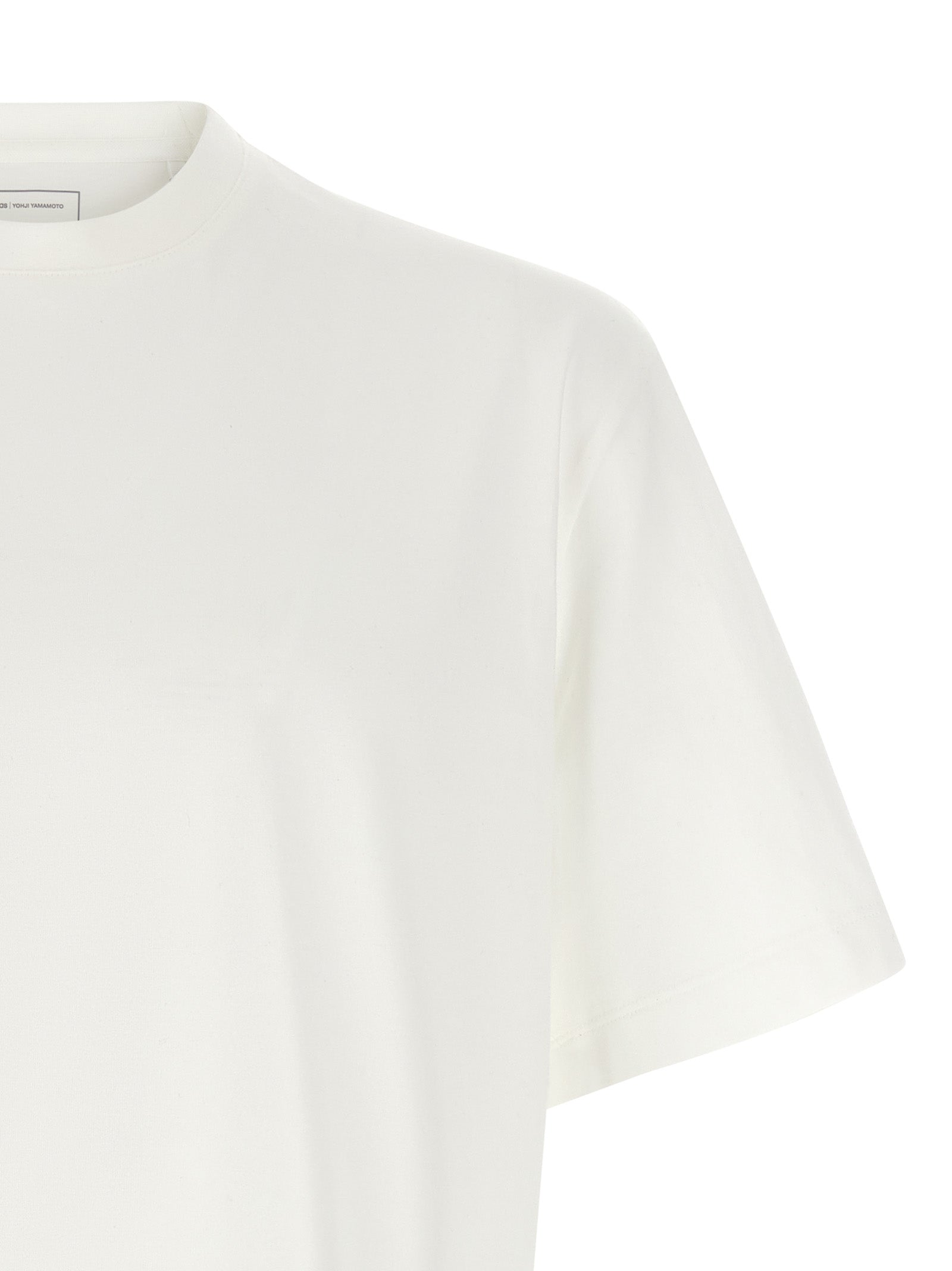 T-Shirt by Y-3 for men in cotton bicolour, black, white & print showcases a chic silhouette, artfully detailed with a chic crew neckline and for a chic finish.
