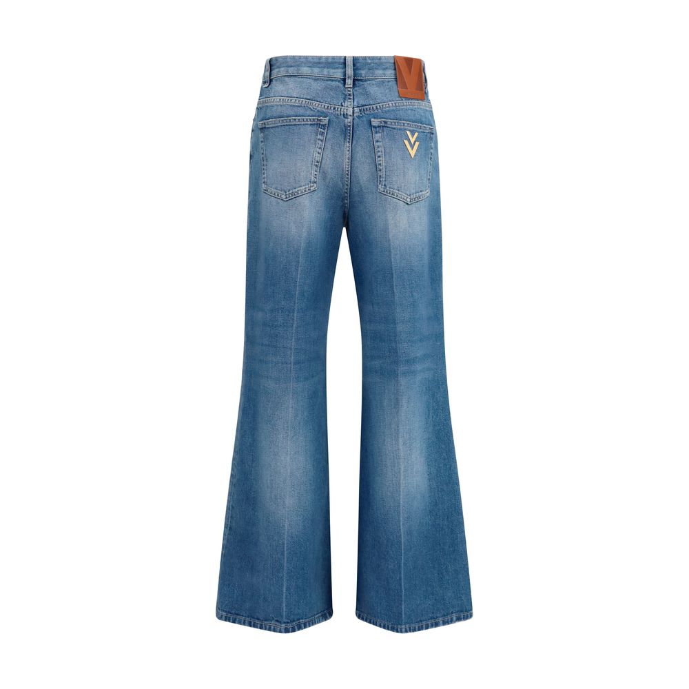 Jeans by Valentino Garavani for women in denim cotton blue & signature features an sartorial straight-leg & regular-fit and long with a cut for a sartorial finish.