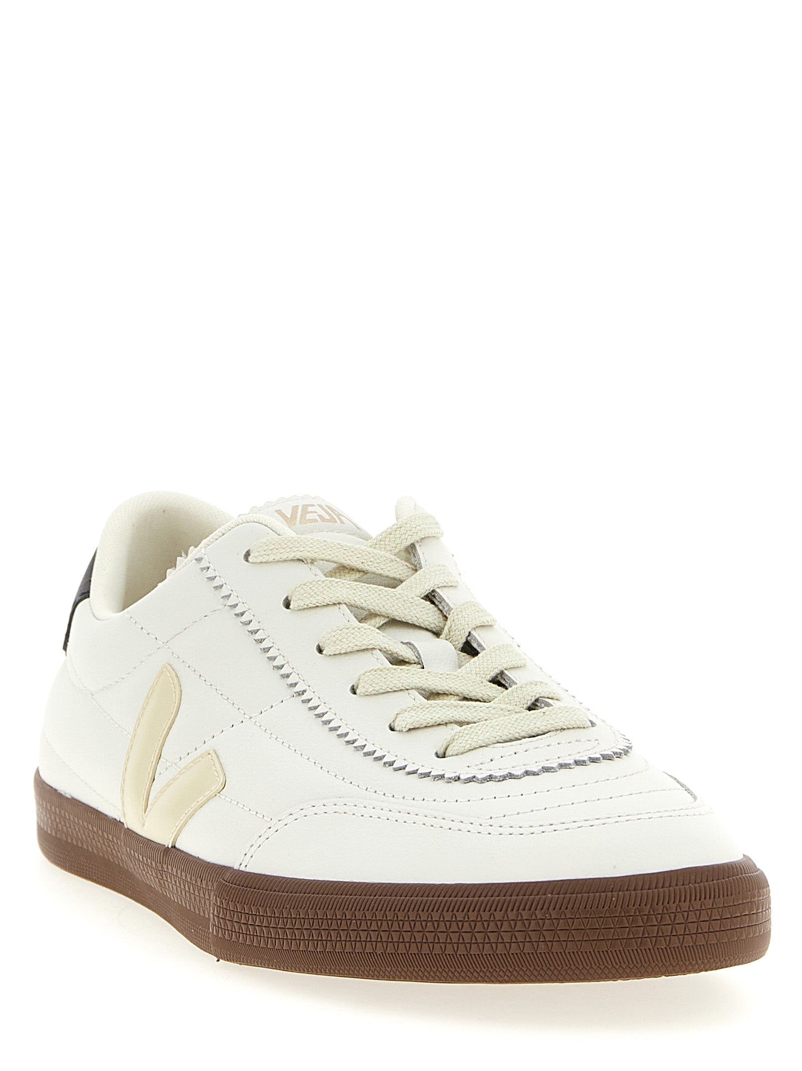 Sneakers by Veja for men in leather & rubber bicolour, black & white presents a impeccable silhouette as Men's Fashion Leather & Rubber Sneakers, expertly defined by a impeccable fashion style for a impeccable, high-fashion look.