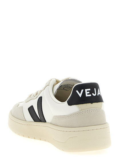 Athletic Sneakers by Veja for men in suede leather & rubber bicolour, black & white presents a sleek silhouette, perfectly capturing the athletic style essence of Talk Men's Athletic Suede Leather & Rubber Sneakers with its sleek design and premium finish.