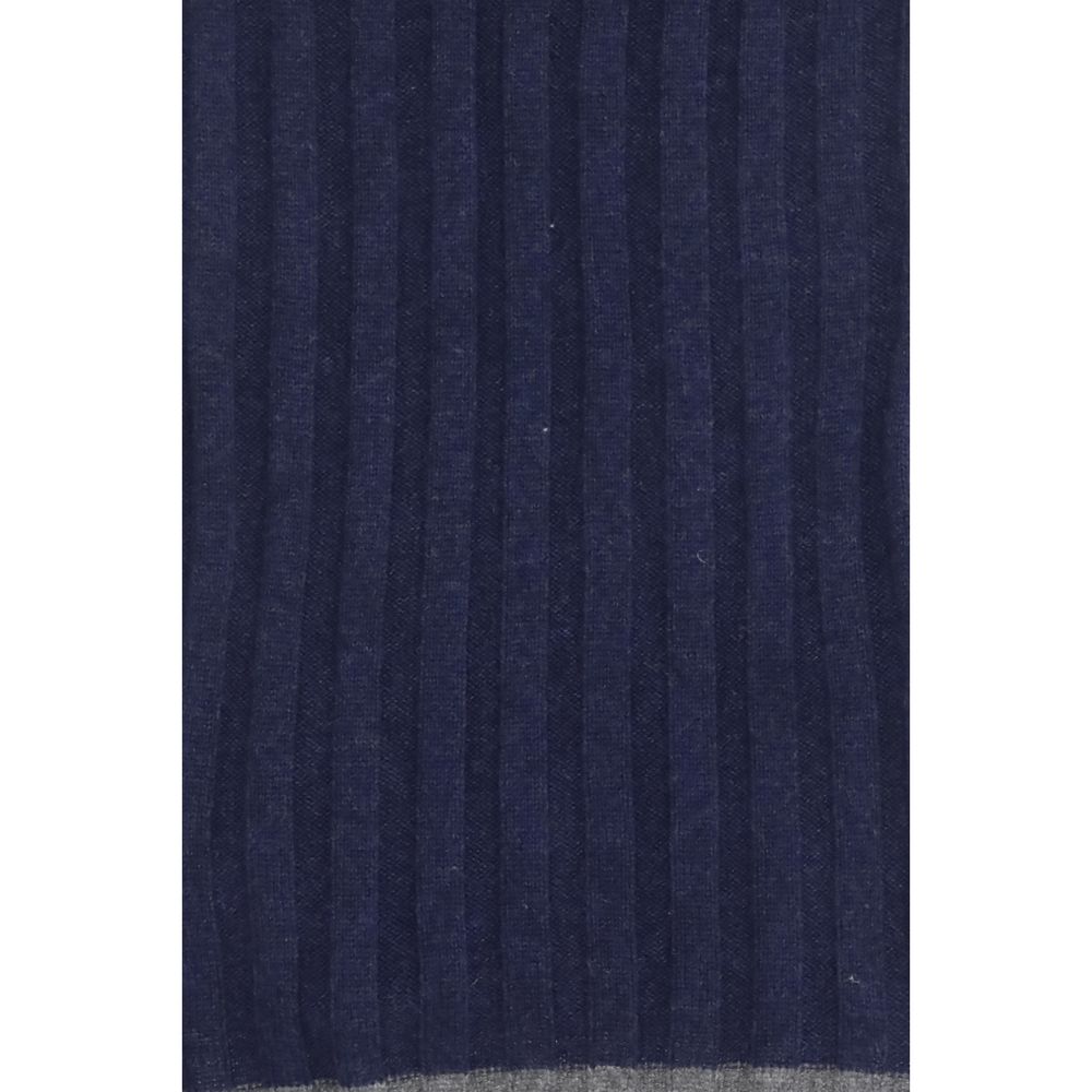 Scarf by Brunello Cucinelli for men in cashmere & capra leather blue presents a cosy silhouette, artfully capturing the sophisticated design and premium aesthetic of the Cashmere & Capra Leather Foulard Scarf.