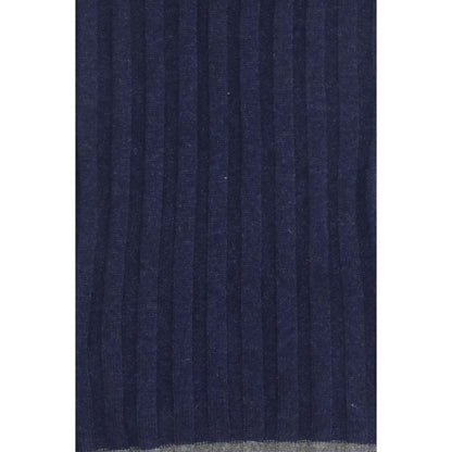 Scarf by Brunello Cucinelli for men in cashmere & capra leather blue presents a cosy silhouette, artfully capturing the sophisticated design and premium aesthetic of the Cashmere & Capra Leather Foulard Scarf.