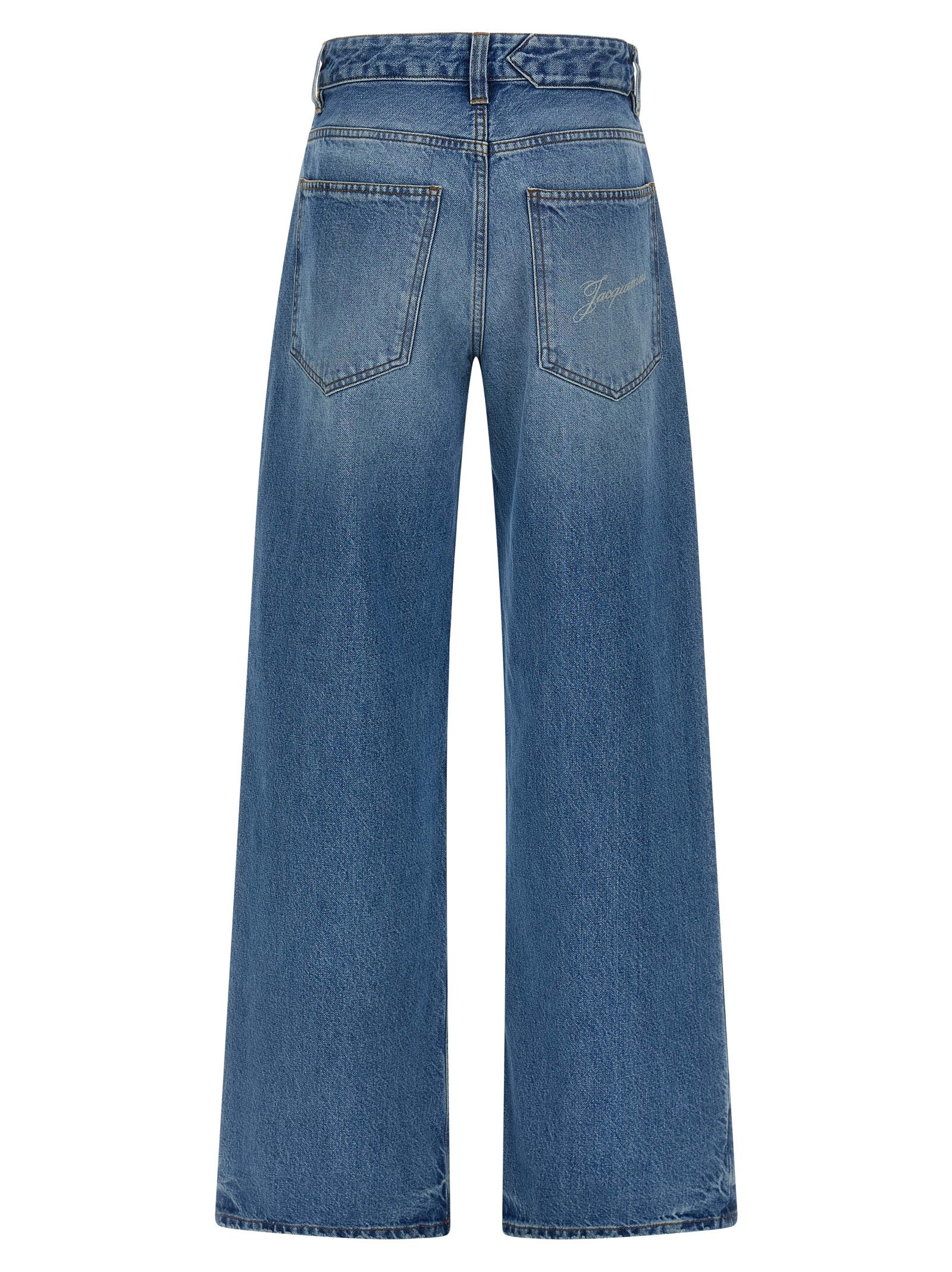 Jeans by Jacquemus for women in denim cotton light-blue & print features a refined silhouette with a refined straight-leg & wide, defined by a mid rise and a refined long for a refined finish.