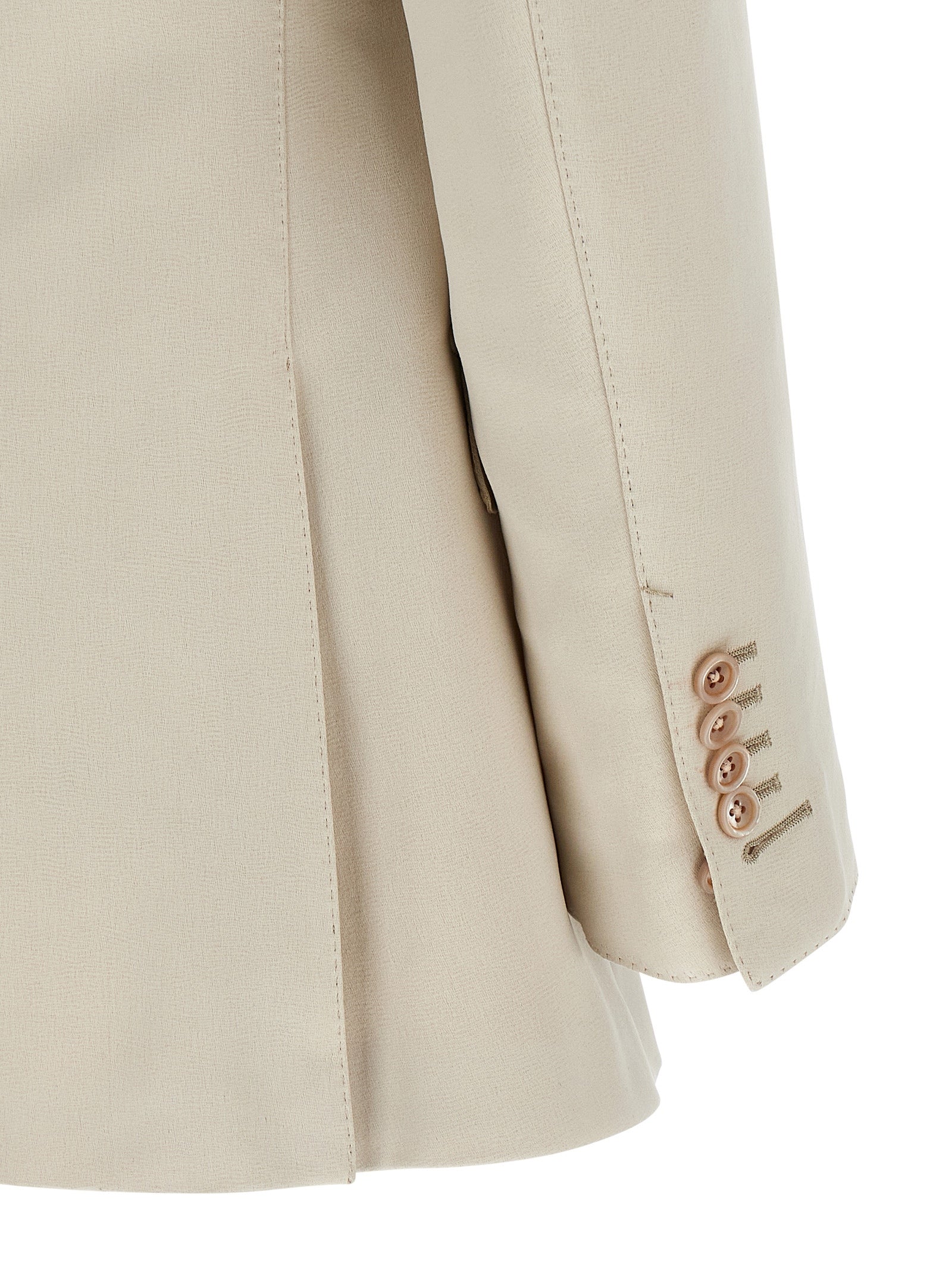 Blazer by Tom Ford for men in silk cotton & cupro beige & pearl features an sartorial silhouette, showcasing a sophisticated and sartorial for a truly sartorial finish.