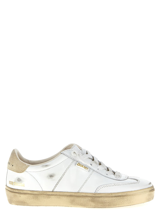 Sneakers by Golden Goose for women in bos taurus cowhide leather white presents a sumptuous silhouette, artfully capturing the essence of the Star Women's Fashion Bos Taurus Cowhide Leather Sneakers with its sumptuous fashion style design.
