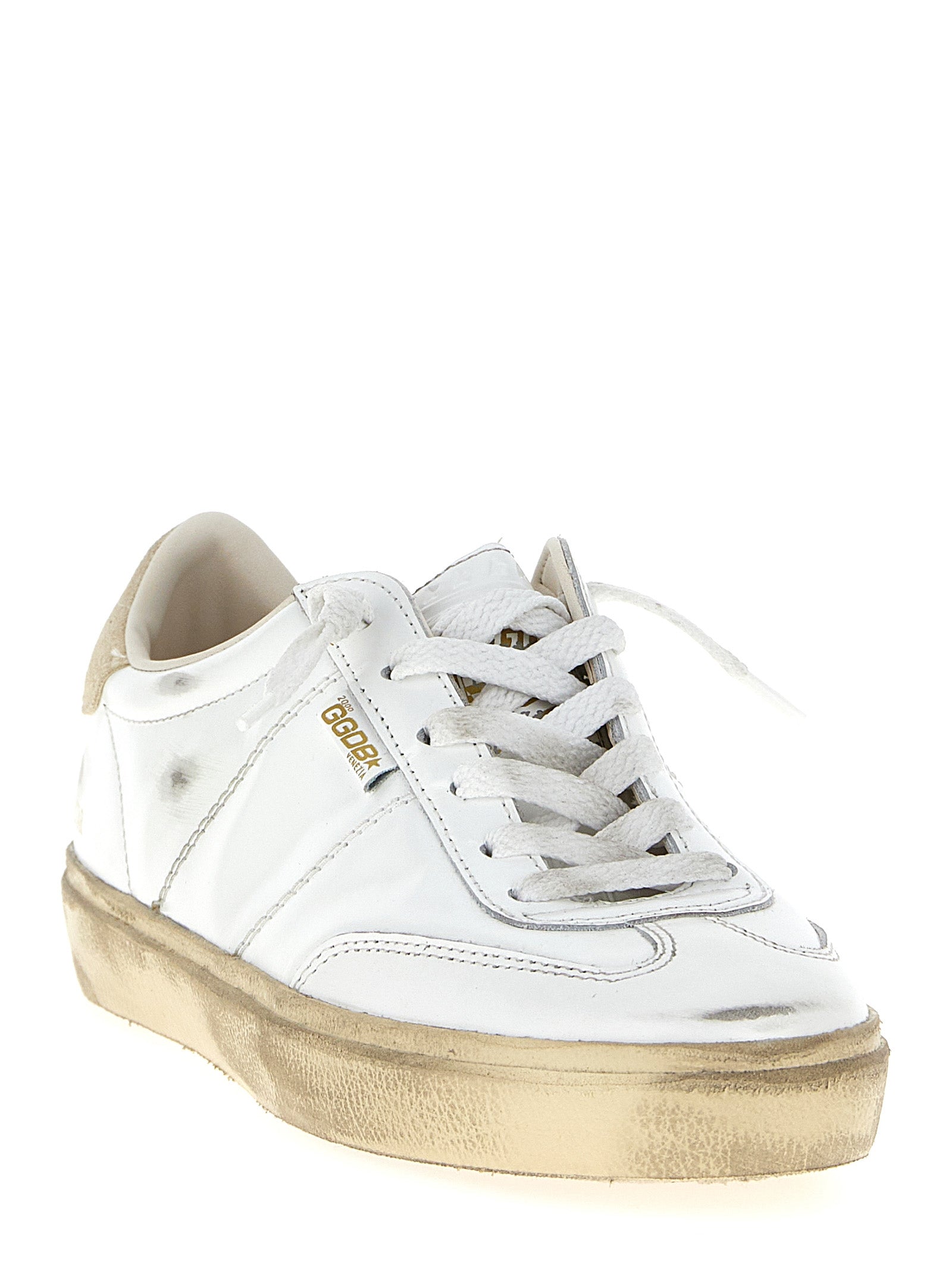 Sneakers by Golden Goose for women in bos taurus cowhide leather white features a chic design, perfectly showcasing the chic fashion style of this Star Women's Fashion Bos Taurus Cowhide Leather Sneakers.