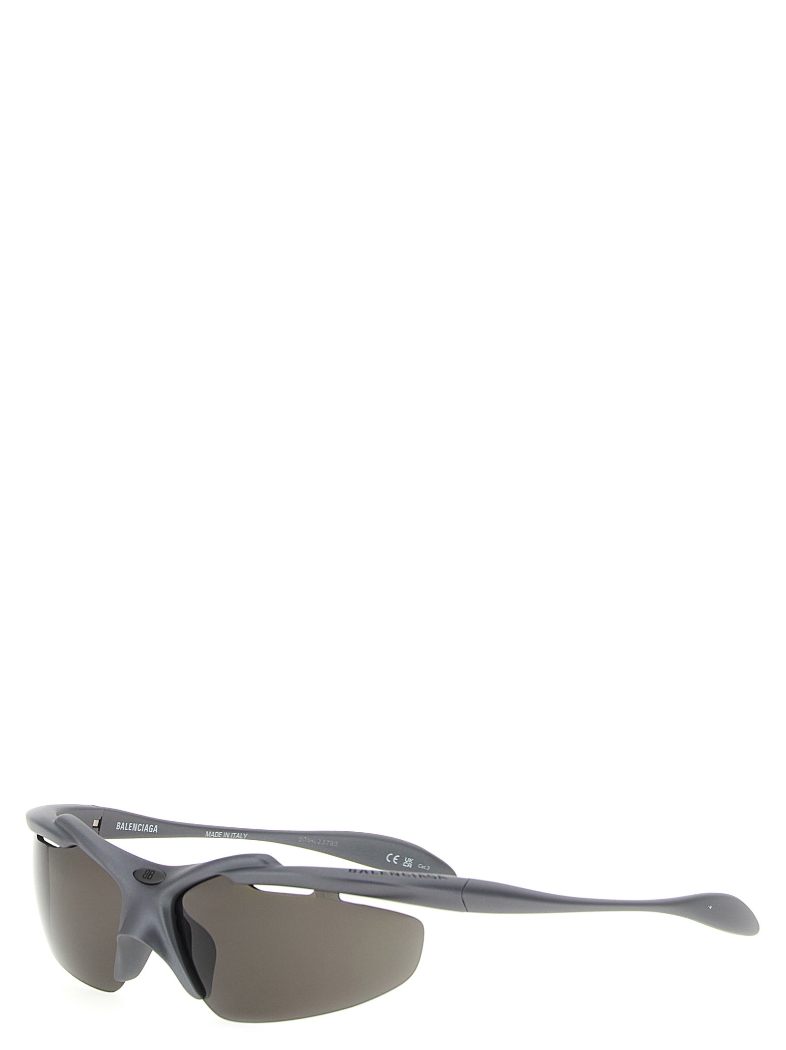 Sunglasses by Balenciaga for men in bos taurus suede calf leather and gray presents a enviable silhouette, featuring gray coloured frame and with for a enviable look.
