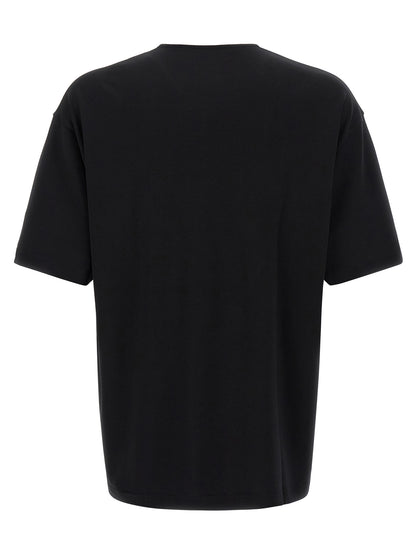 T-Shirt by Lemaire for men in cotton & silk black showcases a chic silhouette, artfully detailed with a chic round neckline and for a chic finish.