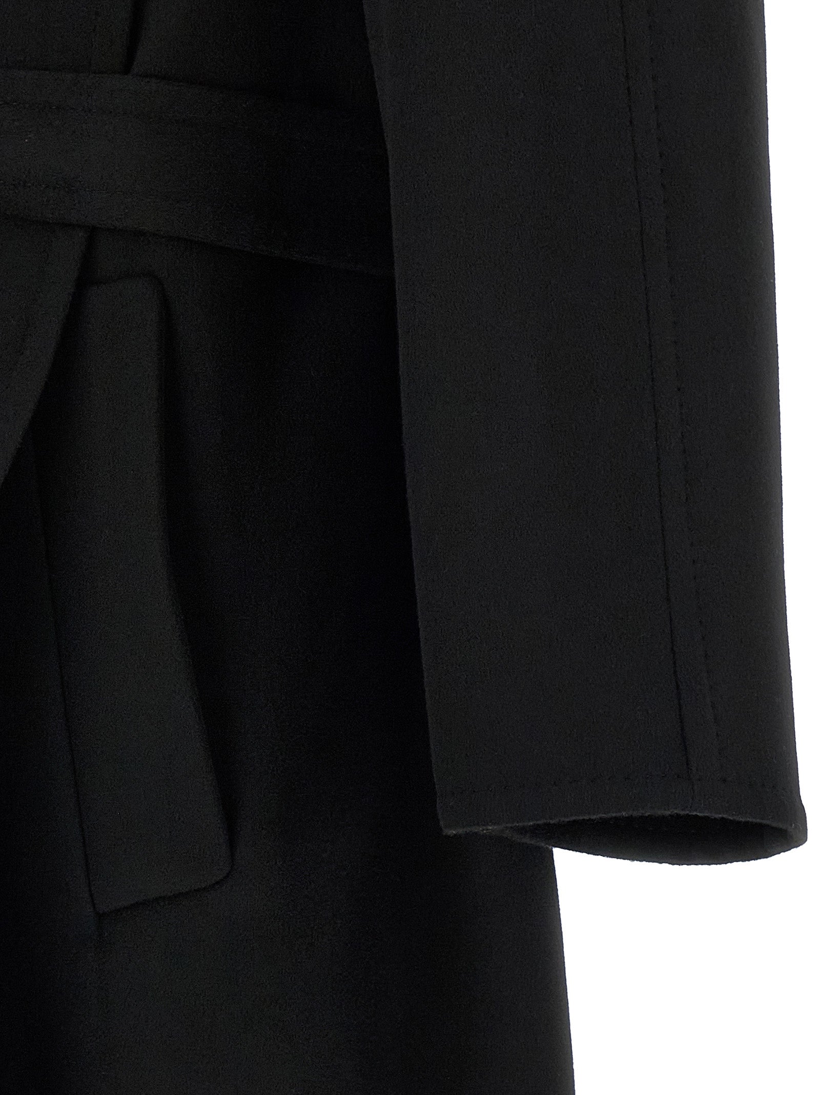 Overcoat by Tom Ford for men in cashmere virgin wool black presents a luxurious silhouette, showcasing a luxurious and sophisticated pockets for a premium, luxurious look.
