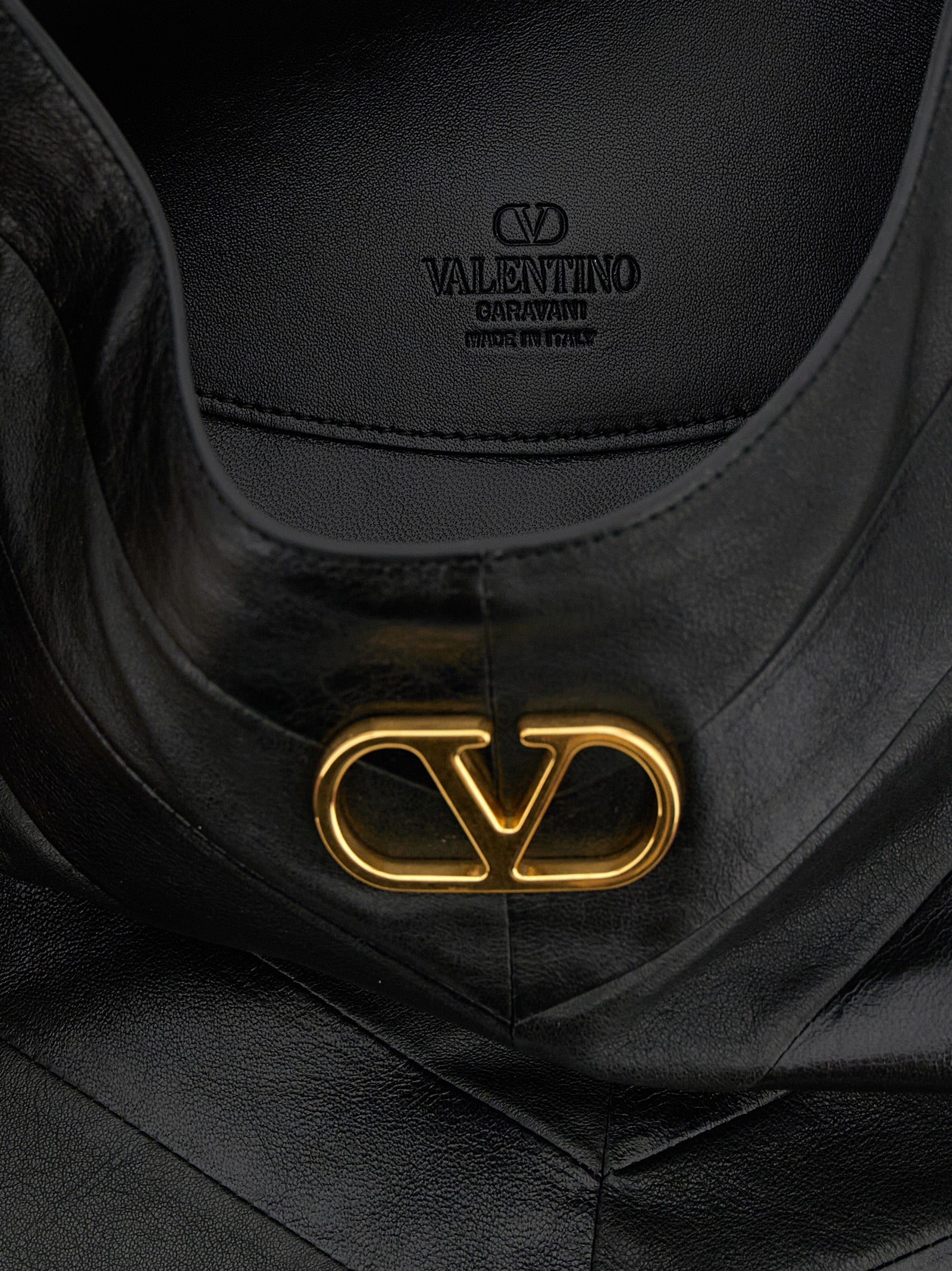Medium Shoulder Bag by Valentino Garavani for unisex in lamb leather black, patterned, chevron, signature & patchwork features a effortless sophistication silhouette, secured by a with ample and versatile shoulder-strap & adjustable-strap for a effortless sophistication finish.