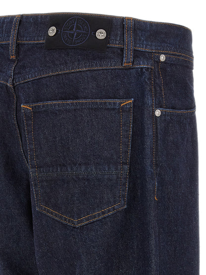 Jeans by Stone Island for men in organic cotton denim blue & indigo features an sophisticated and straight-leg with a precise long, creating a sophisticated and sophisticated silhouette.