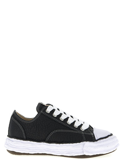 Sneakers by Maison Mihara Yasuhiro for men in cowhide leather bicolour, black & white features an fashionable silhouette, showcasing the premium Men's Fashion Cowhide Leather Sneakers in a fashionable fashion style that offers a fashionable finish for refined style.
