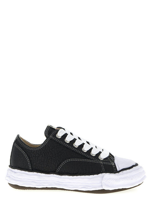 Sneakers by Maison Mihara Yasuhiro for men in cowhide leather bicolour, black & white features an fashionable silhouette, showcasing the premium Men's Fashion Cowhide Leather Sneakers in a fashionable fashion style that offers a fashionable finish for refined style.