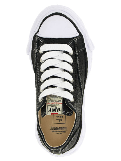 Sneakers by Maison Mihara Yasuhiro for men in cowhide leather bicolour, black & white presents a impeccable silhouette as Men's Fashion Cowhide Leather Sneakers, expertly defined by a impeccable fashion style for a impeccable, high-fashion look.