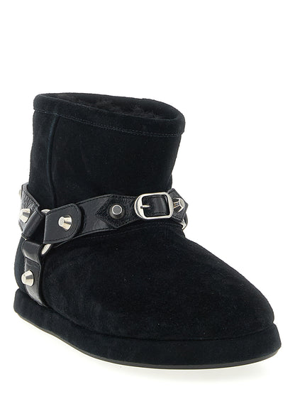 Ankle Boots by Balenciaga for women in calfskin & lamb leather black features an high-performance silhouette, showcasing the sophisticated design of the Women's Calfskin & Lamb Leather Ankle Boots with a and a refined round toe style.
