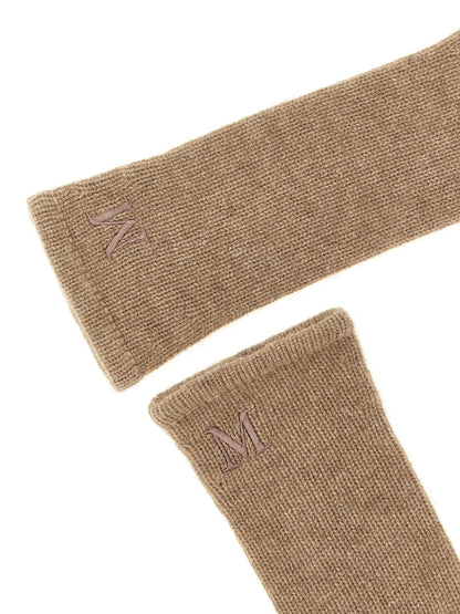 Gloves by Max Mara for women in cashmere beige & monogram presents a distinguished silhouette, meticulously detailed with unique and a sophisticated gloves design.