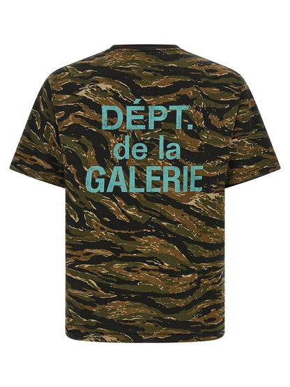 T-Shirt by GALLERY DEPT. for men in cotton bicolour, green, patterned, camouflage & print features an on trend silhouette, perfectly showcasing a on trend and crew neckline for an elevated aesthetic.