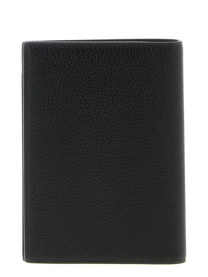 Cardholder Wallet by Tom Ford for men in calfskin leather black & print showcases a enchanting silhouette, artfully detailed with the signature style of the Calfskin Leather Cardholder Wallet and functional card-organization compact-design.