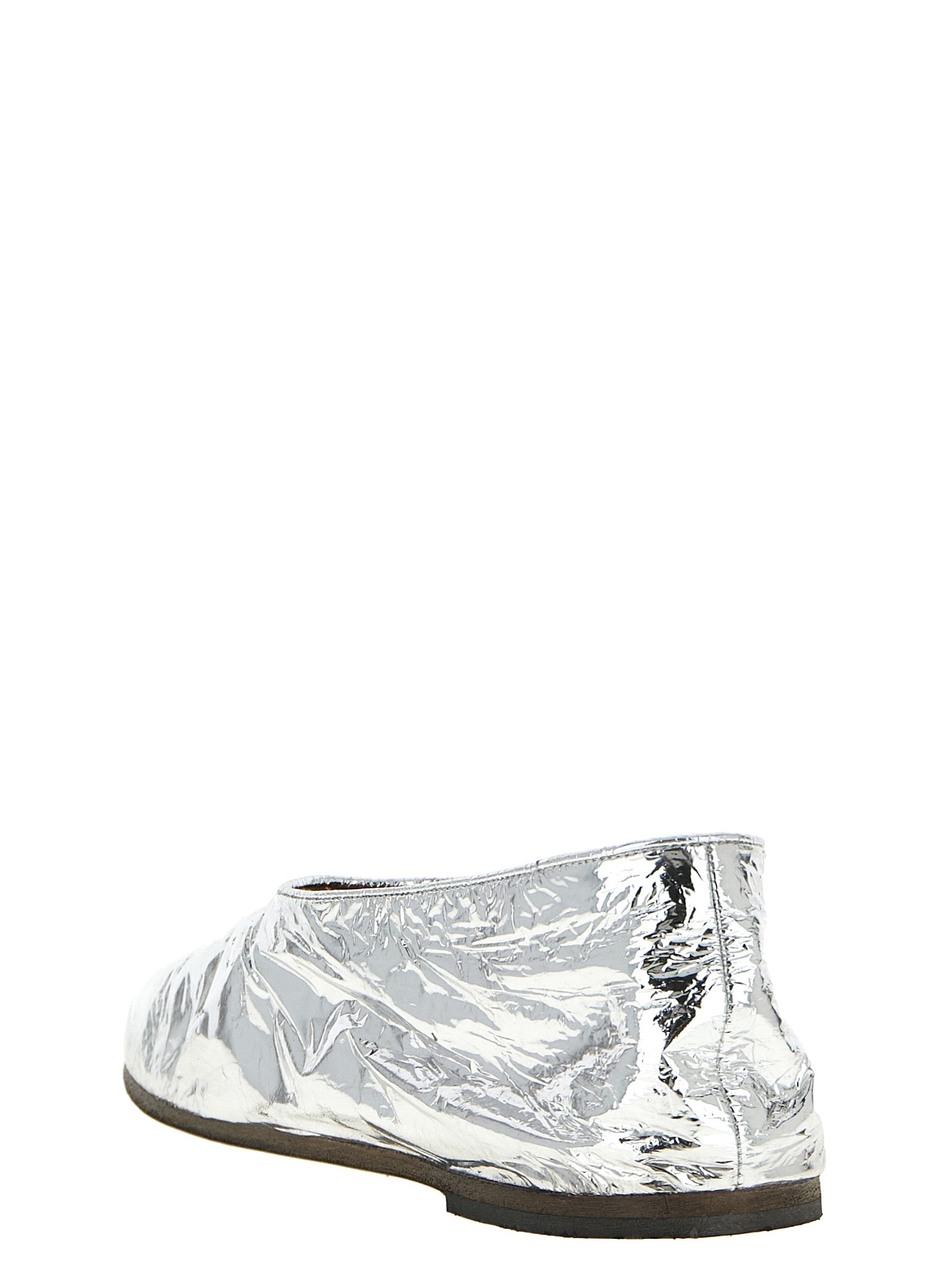 Ballet Flat Shoes by Marsell for women in calfskin leather natural & silver showcases a enchanting silhouette as part of the Blake Women's Calfskin Leather Ballet Flat Shoes collection, defined by a enchanting almond toe style and for a enchanting look.