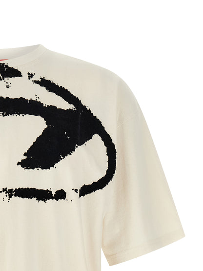 T-Shirt by Diesel for men in cotton bicolour, black, white & print showcases a chic silhouette, artfully detailed with a chic crew neckline and for a chic finish.