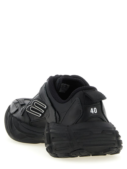 Athletic Sneakers by Balenciaga for women in calfskin leather & polyester black presents a sleek silhouette, perfectly capturing the athletic style essence of Icon Women's Athletic Calfskin Leather & Polyester Sneakers with its sleek design and premium finish.