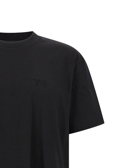 T-Shirt by Y-3 for men in cotton satin black showcases a unassuming silhouette, artfully detailed with a refined crew neckline and unassuming for a sophisticated, contemporary look.