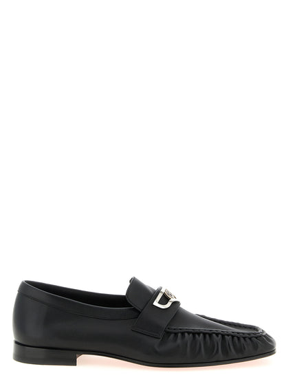This Loafer Slip-On Shoes by Christian Louboutin for men in bos taurus nappa calfskin leather black features an exquisite silhouette from the Men's Bos Taurus Nappa Calfskin Leather Loafer Slip-On Shoes collection, defined by a sophisticated and elegant square toe style.