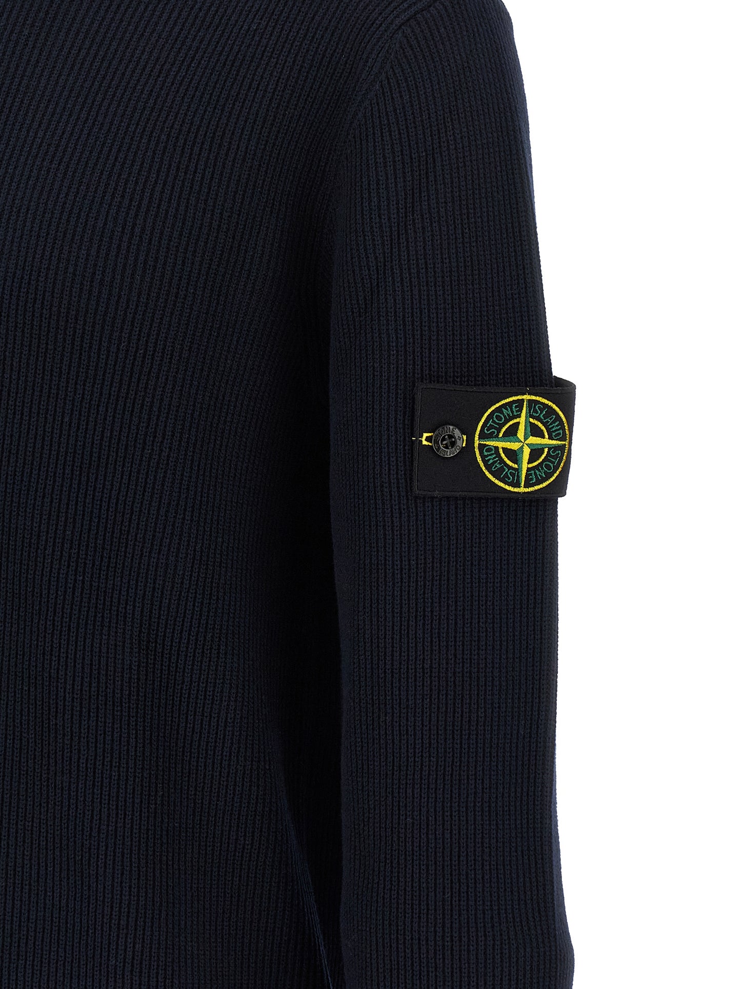 Cardigan by Stone Island for men in organic cotton blue showcases a luxurious silhouette, meticulously detailed with a sophisticated and for a refined finish.
