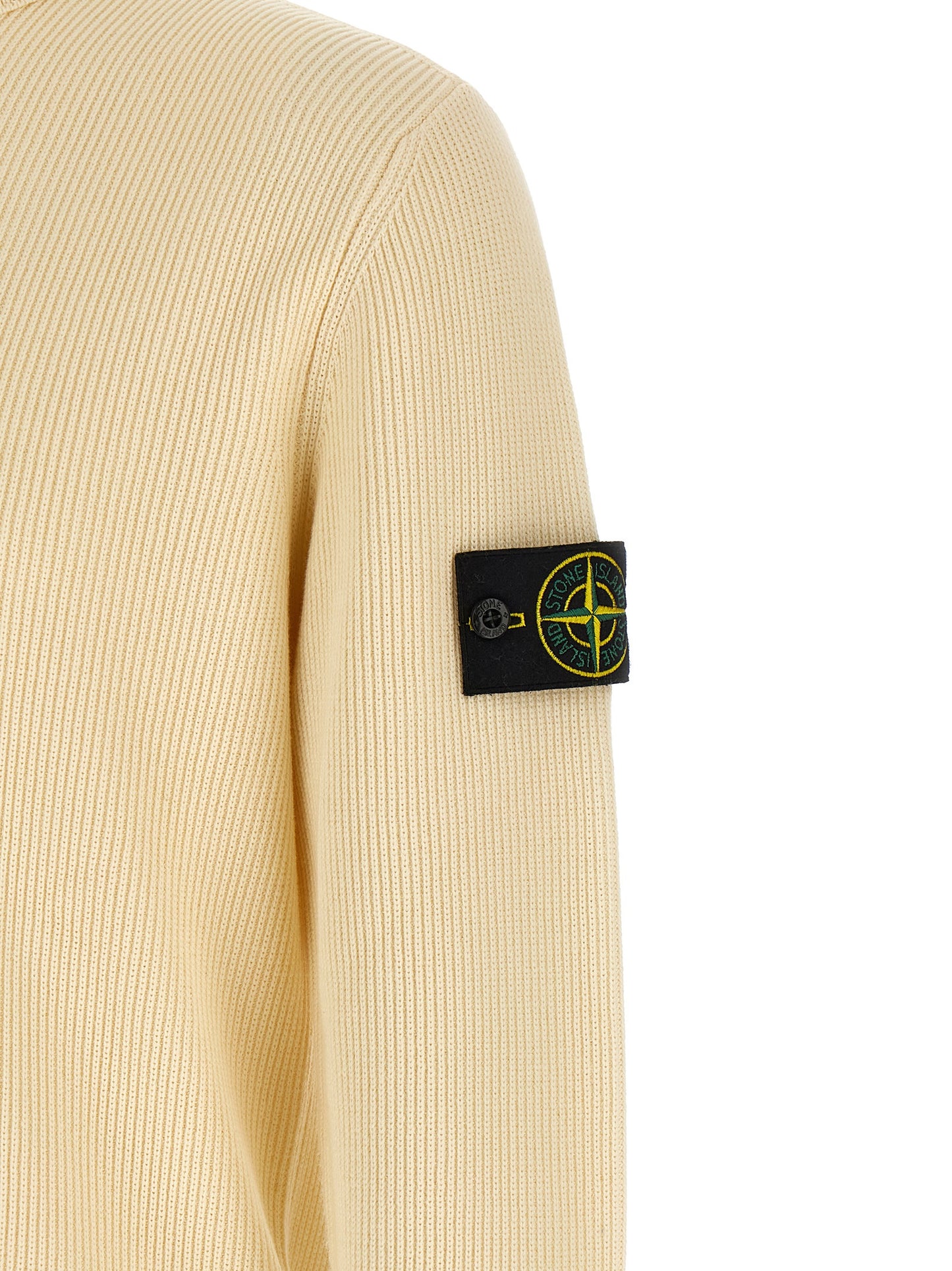 Cardigan by Stone Island for men in organic cotton beige features an crisp silhouette, showcasing a sophisticated and detail for a truly crisp finish.