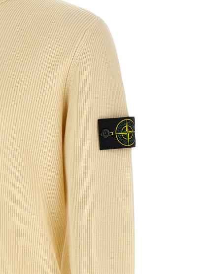 Cardigan by Stone Island for men in organic cotton beige features an crisp silhouette, showcasing a sophisticated and detail for a truly crisp finish.