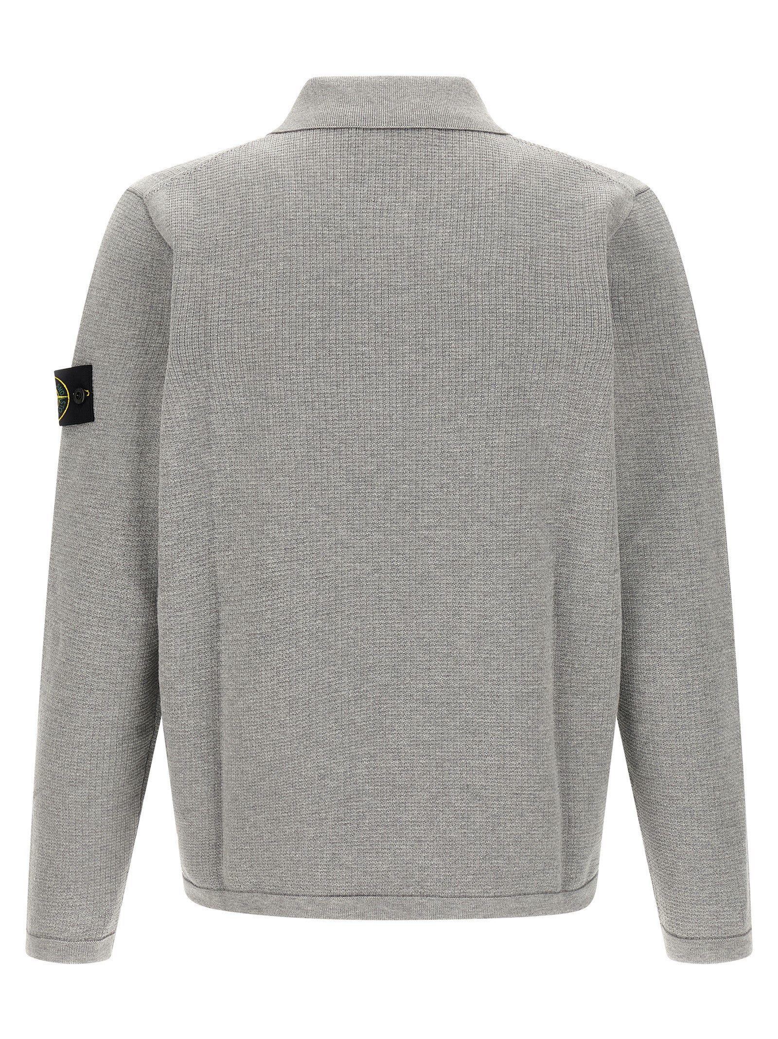 This Polo Shirt by Stone Island for men in organic cotton gray & signature presents a flawless silhouette, showcasing flawless detailing and a refined for a truly flawless aesthetic.