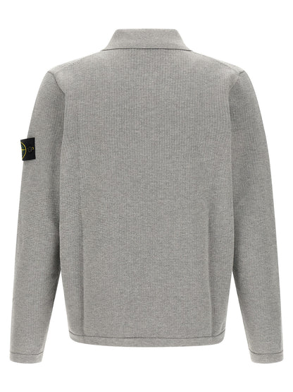 This Polo Shirt by Stone Island for men in organic cotton gray & signature presents a flawless silhouette, showcasing flawless detailing and a refined for a truly flawless aesthetic.