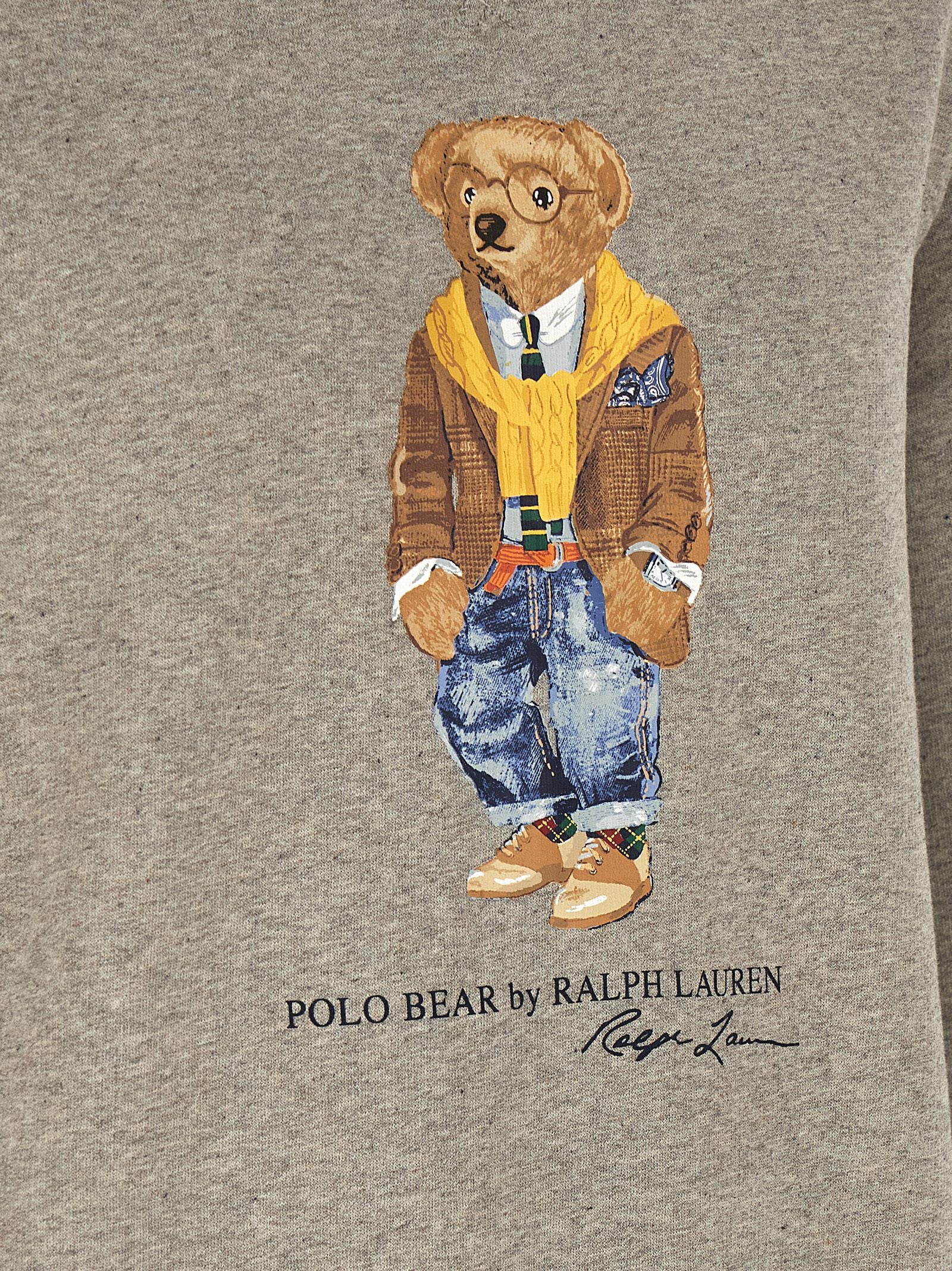 Sweatshirt by Polo Ralph Lauren for men in cotton polyester gray & print features an enviable silhouette, showcasing a premium and refined for a truly enviable finish.