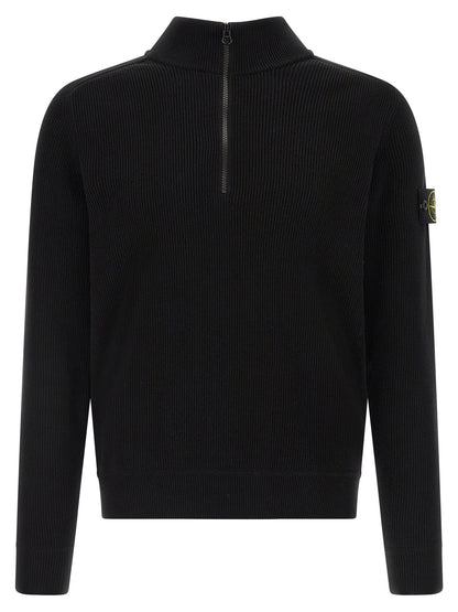 Cardigan by Stone Island for men in organic cotton black features an impeccable silhouette, showcasing a sophisticated high-neck neckline and detail for a truly impeccable finish.