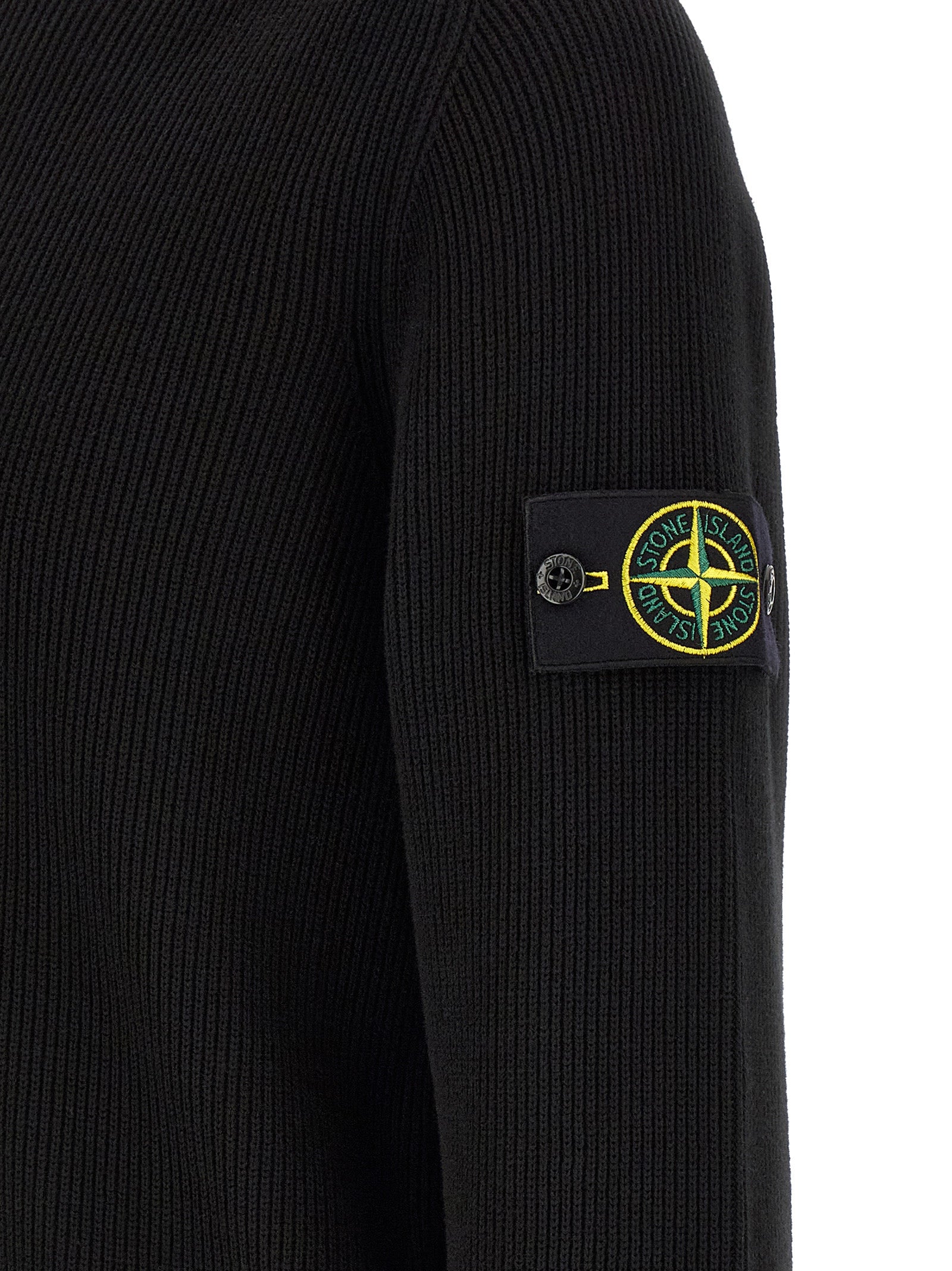 Cardigan by Stone Island for men in organic cotton black showcases a captivating silhouette, artfully detailed with a captivating and for a truly sophisticated captivating look.