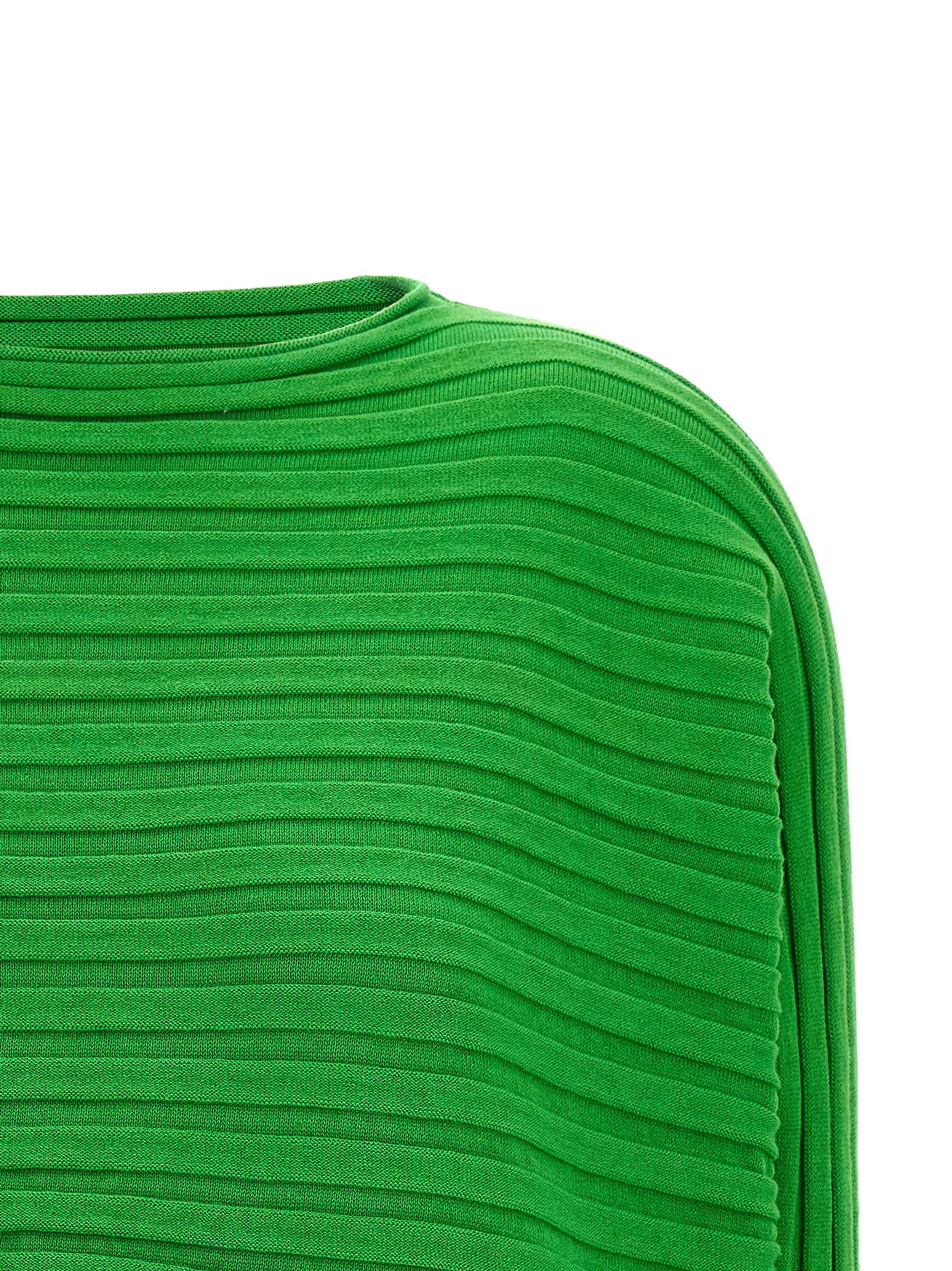 Sweatshirt by Issey Miyake for women in cashmere cotton blend bicolour & green features a unrivaled silhouette with a refined round neckline and unrivaled detailing for a sophisticated look.
