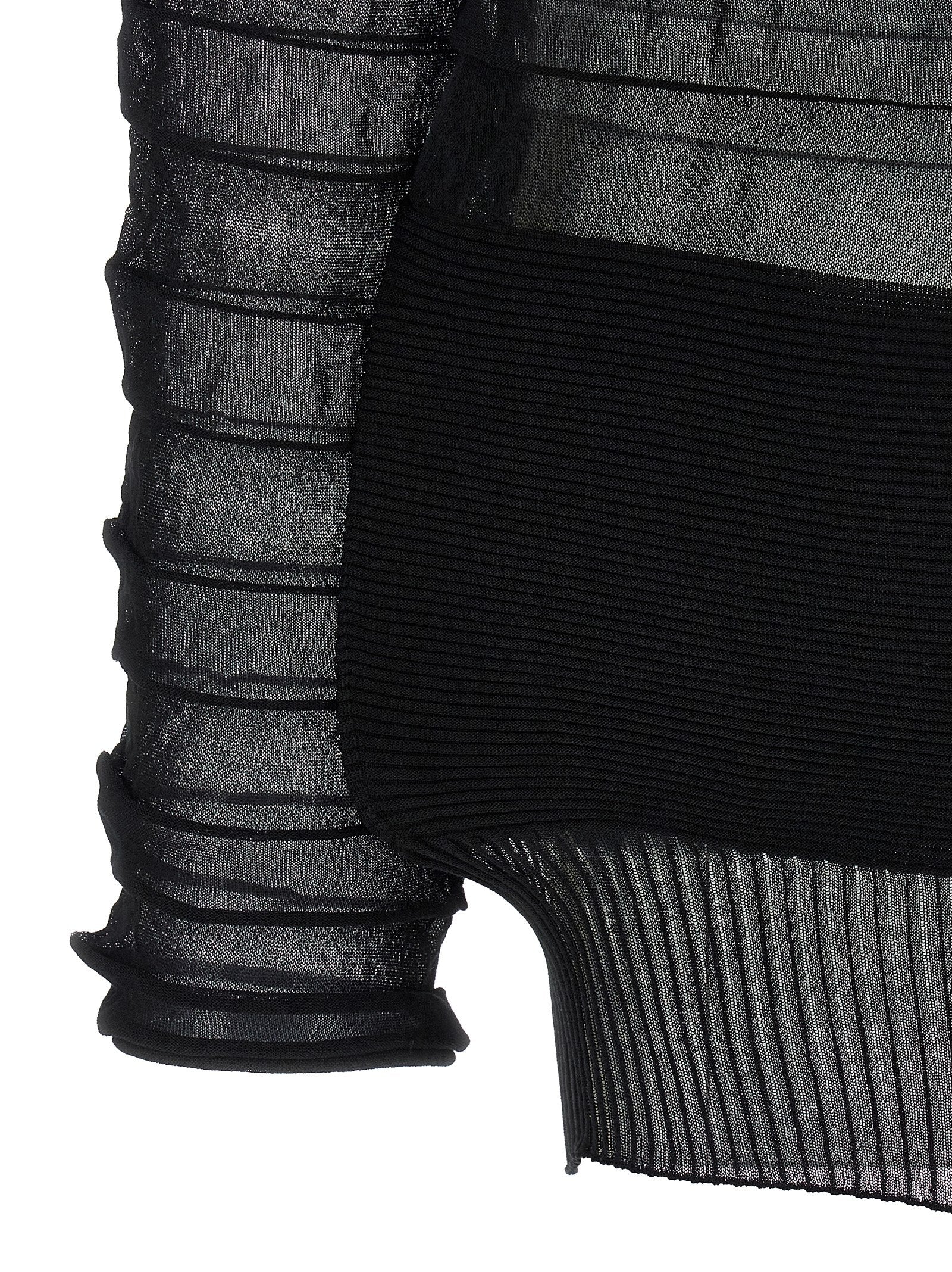 Sweatshirt by Issey Miyake for women in polyester cotton & cupro black features a unrivaled silhouette with a refined and unrivaled detailing for a sophisticated look.